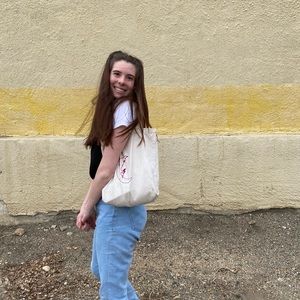 Meet your Posher, Emily